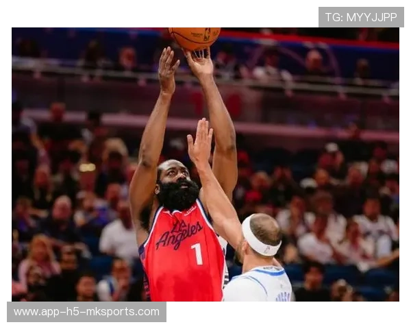 快船关键战取胜，末节三分雨淹没对手，快船常规赛三分命中率