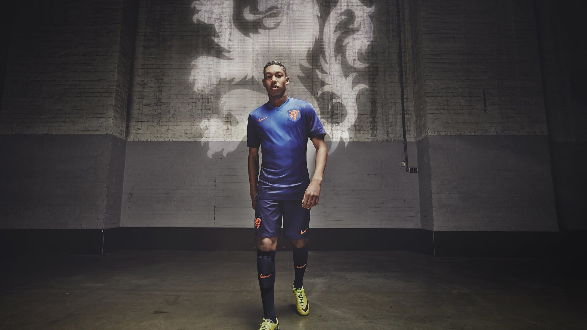 中立B蝶泳选手比赛节奏趋于成熟,中游体育蝶泳视频